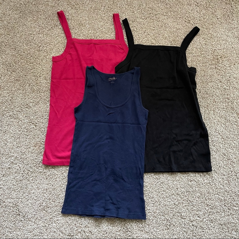 3 Listings for 15$! Women’s Tank Top Lot